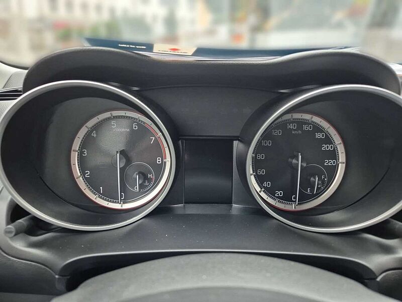 Suzuki Swift CLUB HYBRID KLIMA CD RADIO TEMPOMAT